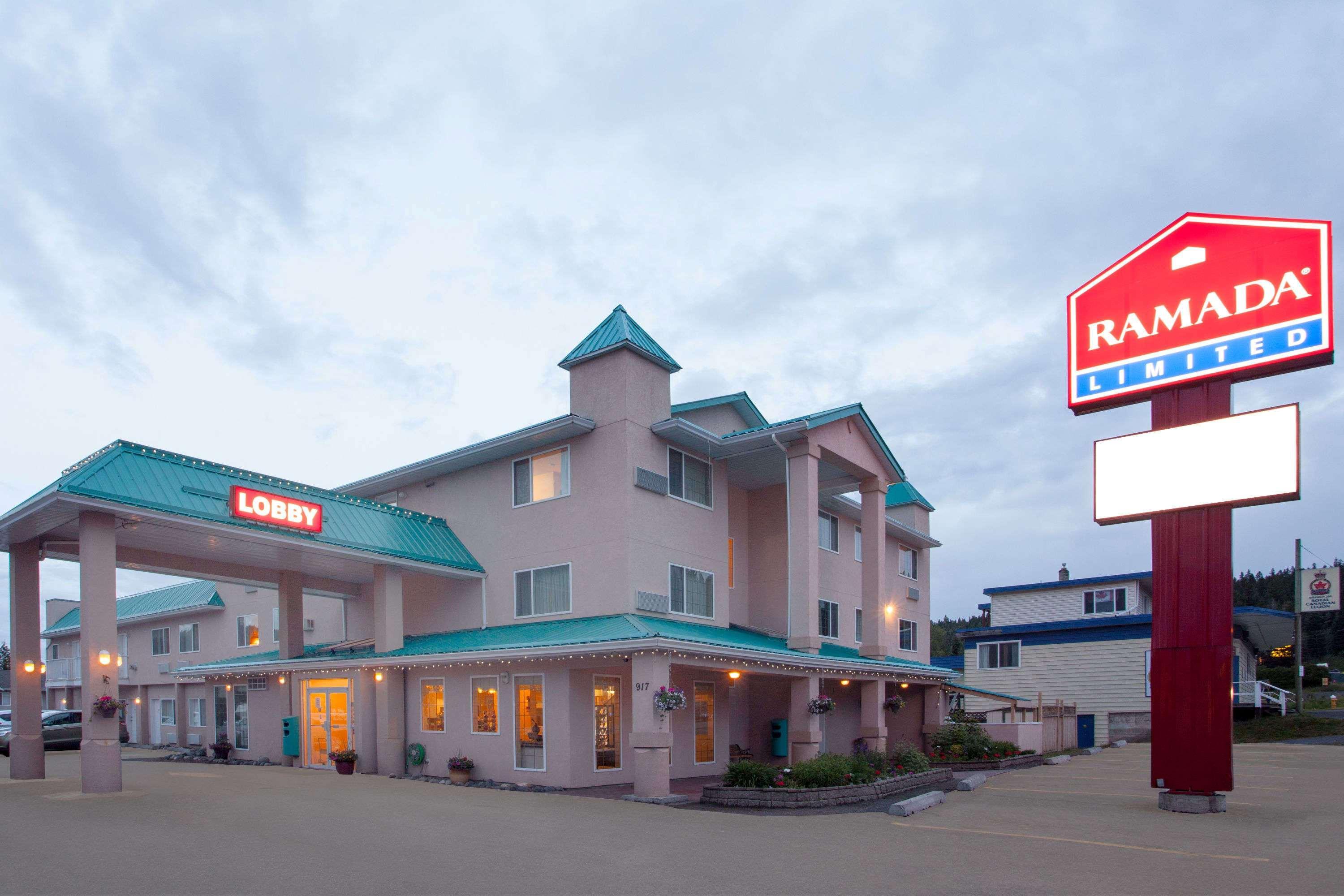 Hotel Ramada Limited 100 Mile House Exterior foto