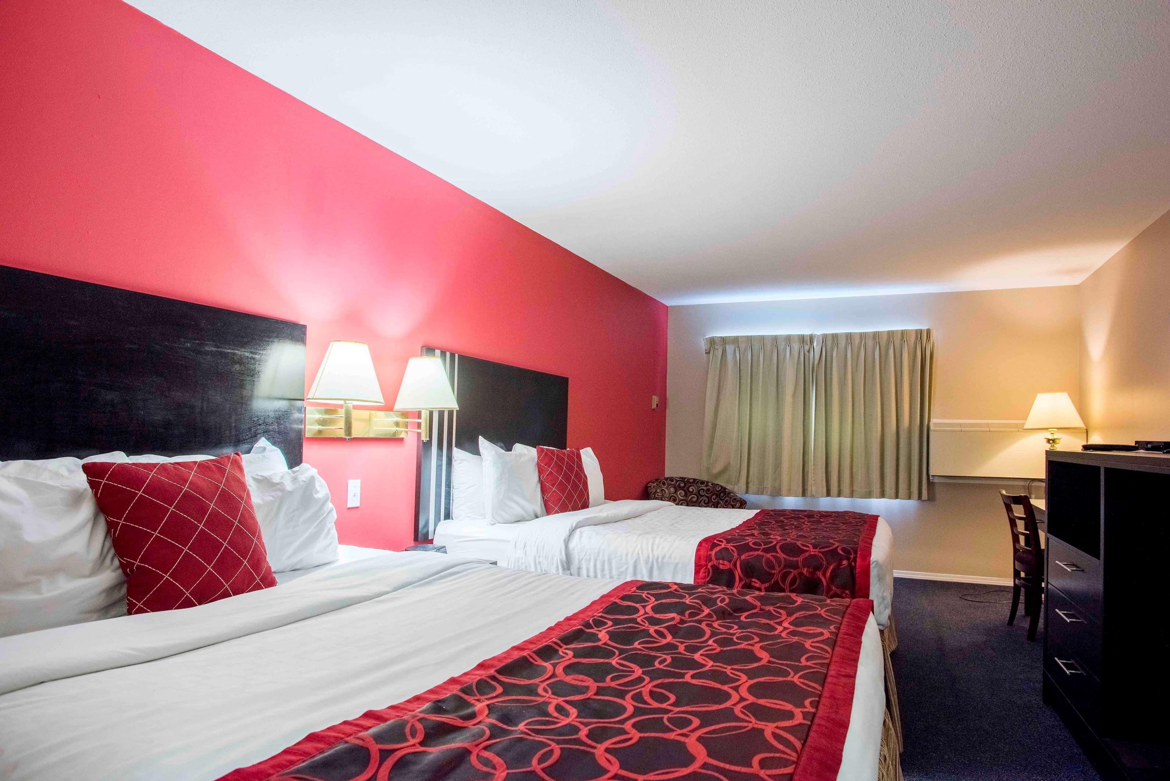 Hotel Ramada Limited 100 Mile House Exterior foto