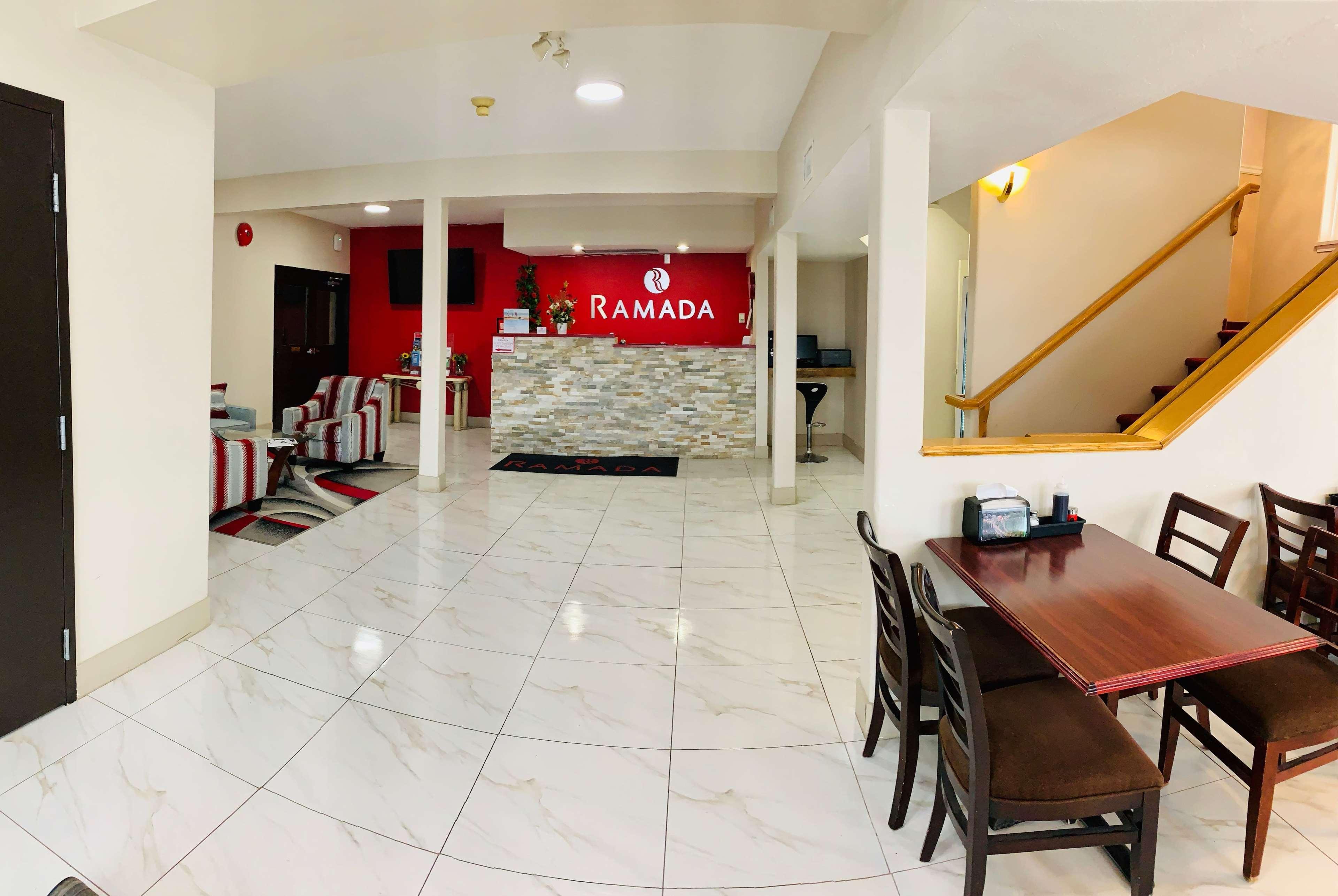 Hotel Ramada Limited 100 Mile House Exterior foto